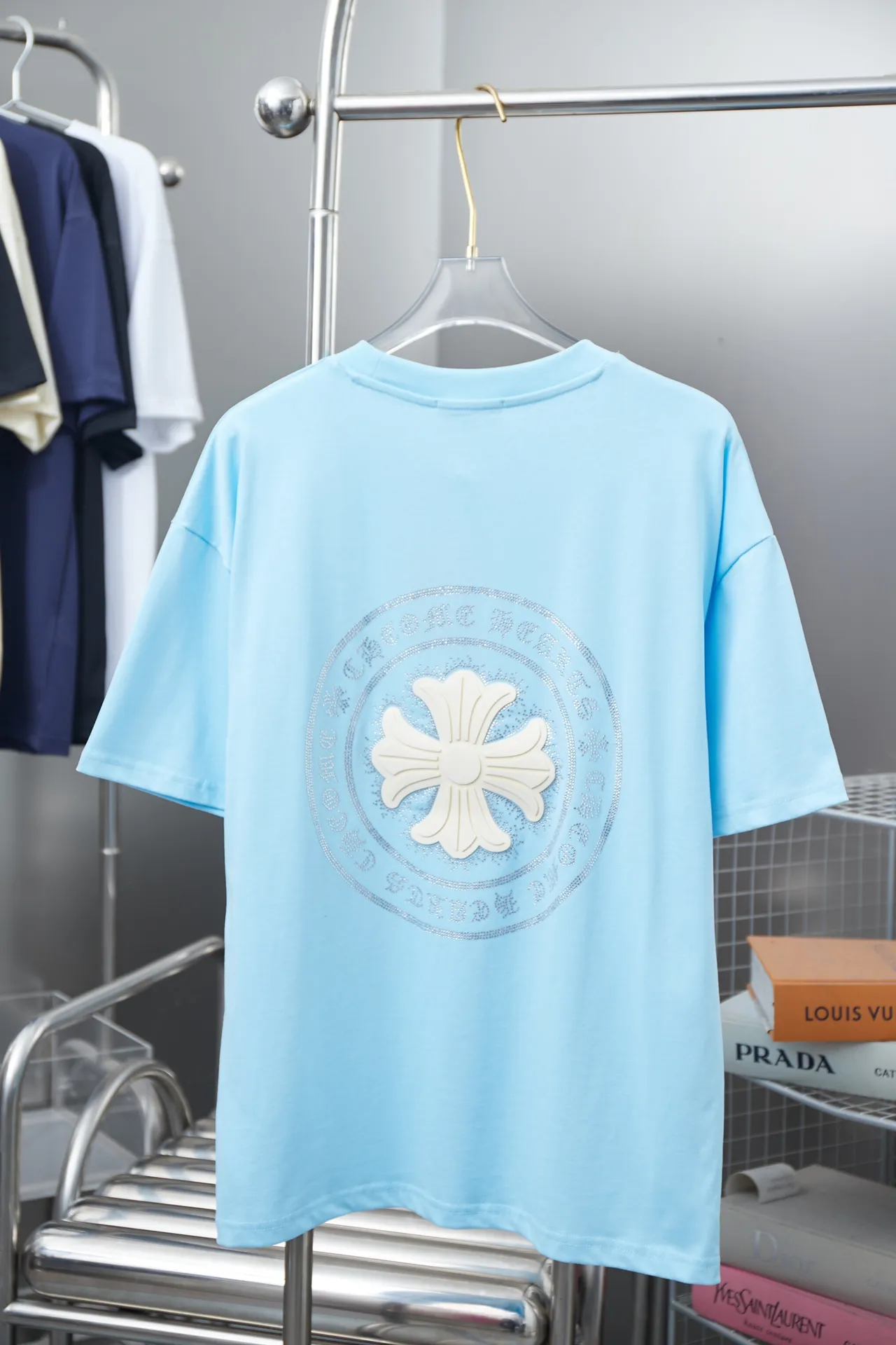 🅿️210 Ch*ome Hearte 25SS early spring new style, thick printed hot diamond short sleeves, light luxury, essential item for daily commuting for men and women, correct version, welcome to compare, detailed features · 320g 100% pure cotton double yarn jersey fabric · Special thickened 32 pieces of double-strand 1X1 threads custom dyed in the same vat · Imported Australian matte pearlescent diamonds ➕ Three-dimensional thick plate Croix heart letters · Double-needle sewing and cross-seam technology · Original main mark, washed tag, brand moisture-proof paper packaging Color: black/white/rose red/blue Size: S/M/L/XL